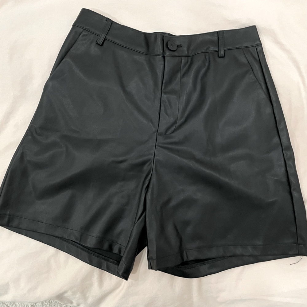 Faux Leather Shorts - Fit L